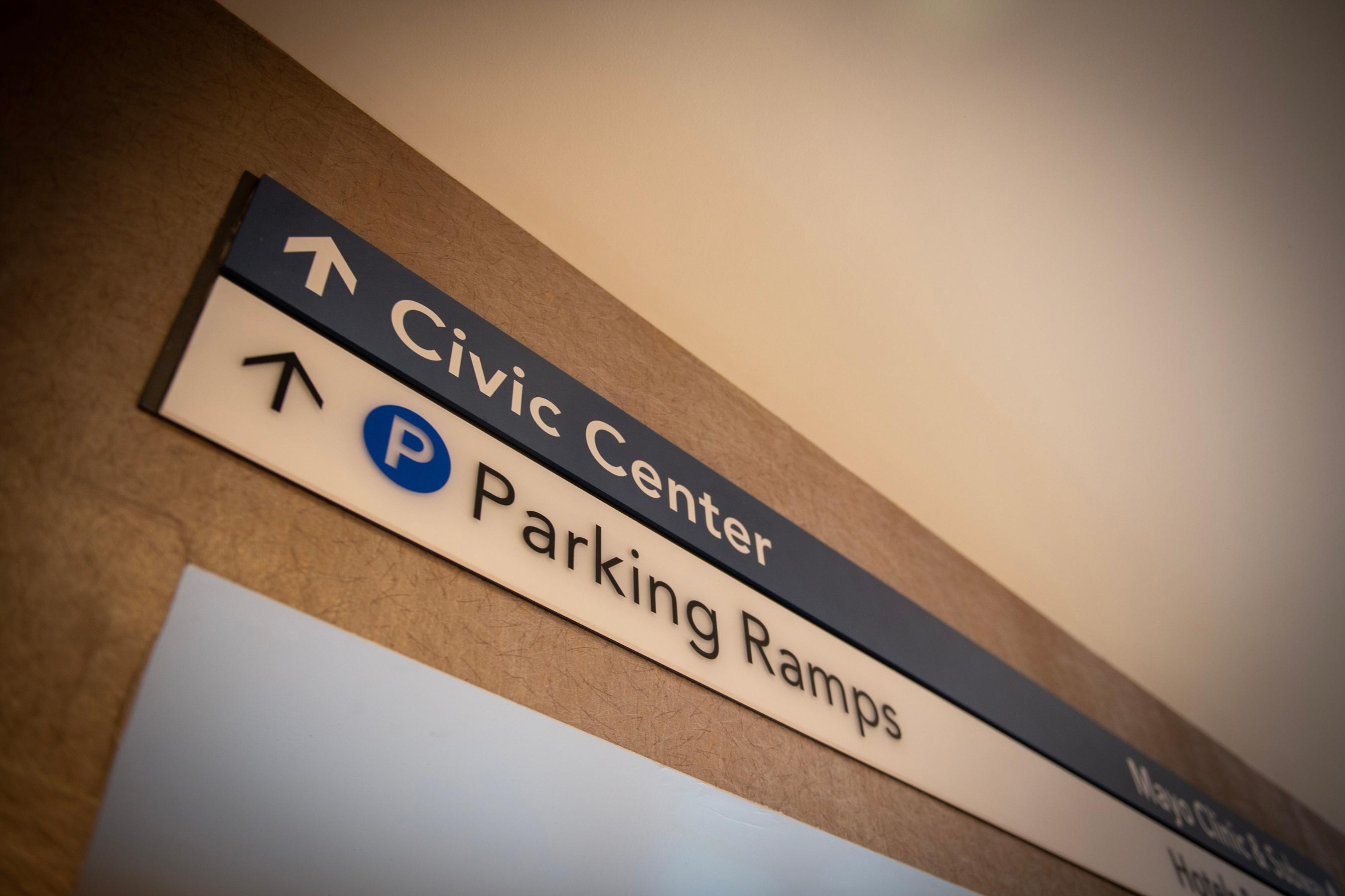 wayfinding sign pointing toward parking ramps and civic center